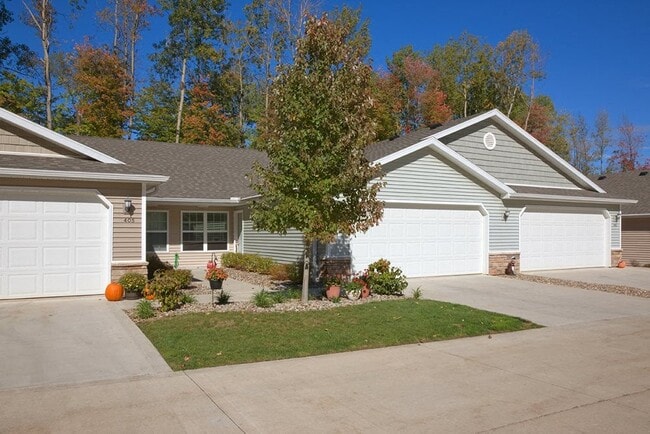 Redwood Brownstown Telegraph Road in Brownstown, MI - Building Photo - Building Photo