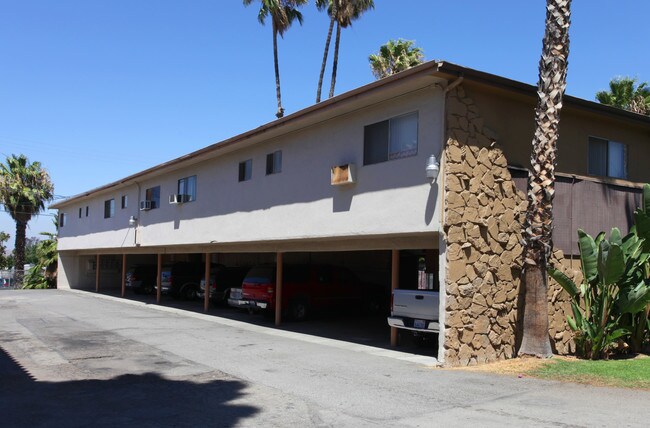 Vista Del Sol in Corona, CA - Foto de edificio - Building Photo