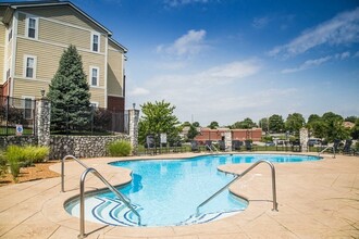 Devonshire Apartments in Greenwood, IN - Foto de edificio - Building Photo