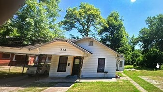 313 E Kentucky St in Blytheville, AR - Building Photo