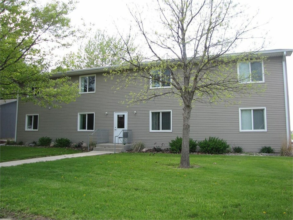 1511 S Grand Plaza Dr, Unit A in Spencer, IA - Foto de edificio