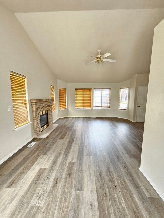 2005 E Olympic Ave in Nampa, ID - Building Photo - Building Photo