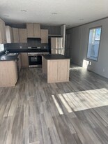 154 Pheasant Run in Lapeer, MI - Building Photo