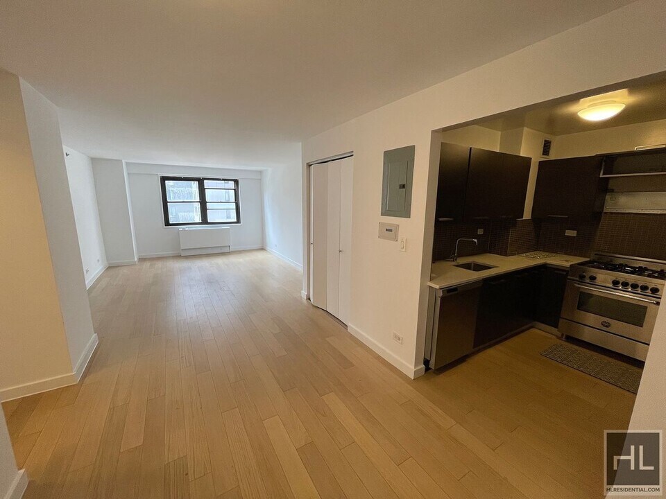East 39th Street in New York, NY - Building Photo