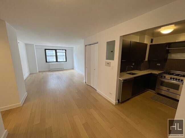 East 39th Street in New York, NY - Building Photo - Building Photo
