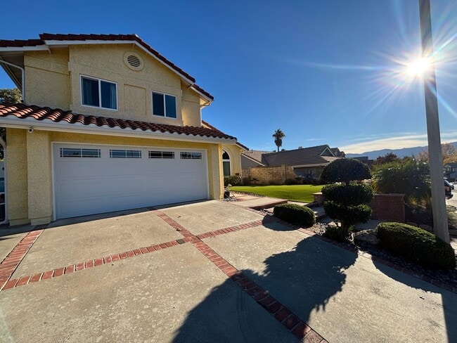 25530 Sheffield Ln in Santa Clarita, CA - Foto de edificio - Building Photo