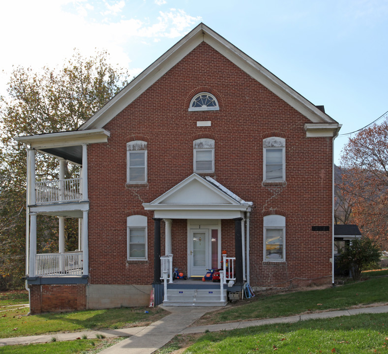 Daleville College Apartments in Daleville, VA - Building Photo