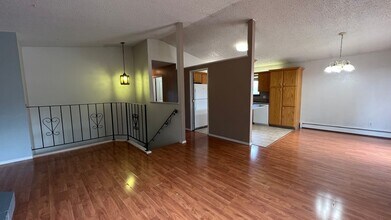 403-405 Camelot Dr in Anchorage, AK - Building Photo - Building Photo