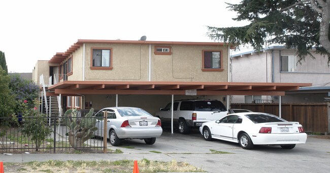 908 Thornton Ave in San Pablo, CA - Foto de edificio - Building Photo