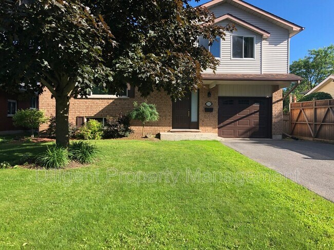 2333 Sunnylea St in Peterborough, ON - Building Photo - Building Photo