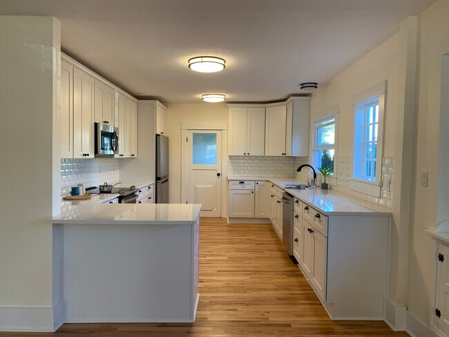445 NE 68th Ave in Portland, OR - Building Photo - Building Photo
