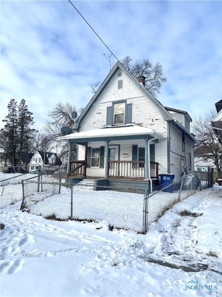 property at 2111 Hawthorne St