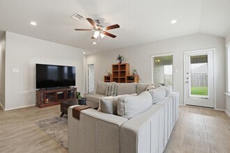 11016 33rd Ave N in Texas City, TX - Building Photo - Building Photo