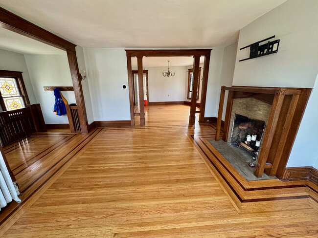 422 Huntington Ave, Unit Upper