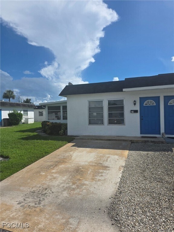 24 Temple Ct in Lehigh Acres, FL - Foto de edificio - Building Photo