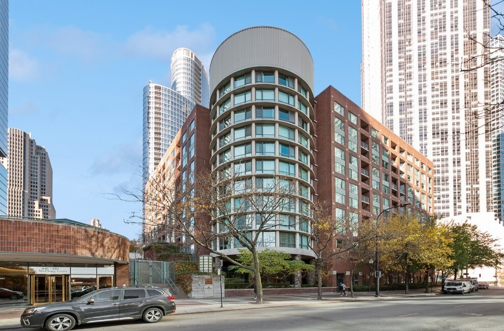 480 N McClurg Ct in Chicago, IL - Building Photo