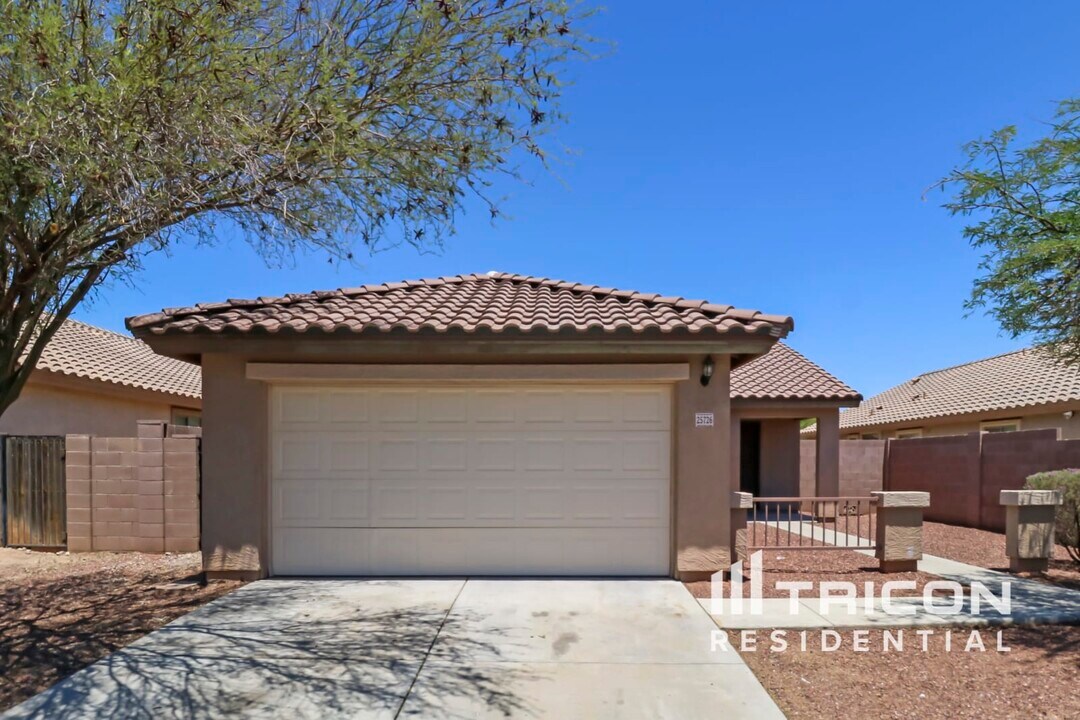 25726 W St Kateri Dr in Buckeye, AZ - Building Photo