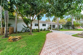 200 N Hibiscus Dr in Miami Beach, FL - Building Photo - Building Photo