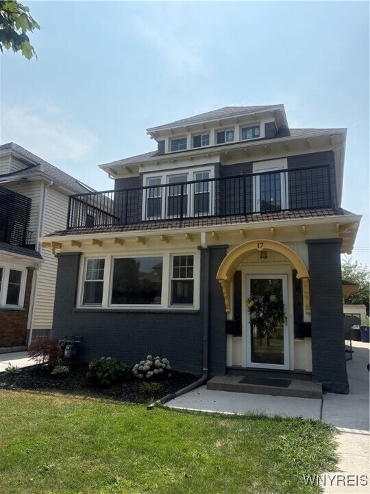 17 Tacoma Ave in Buffalo, NY - Building Photo