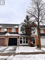 63 Royal Chapin Crescent in Richmond Hill, ON - Building Photo