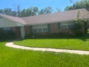 1835 N Alameda Dr in Baton Rouge, LA - Foto de edificio - Building Photo