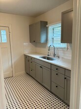 1402 E 34th St in Austin, TX - Foto de edificio - Building Photo