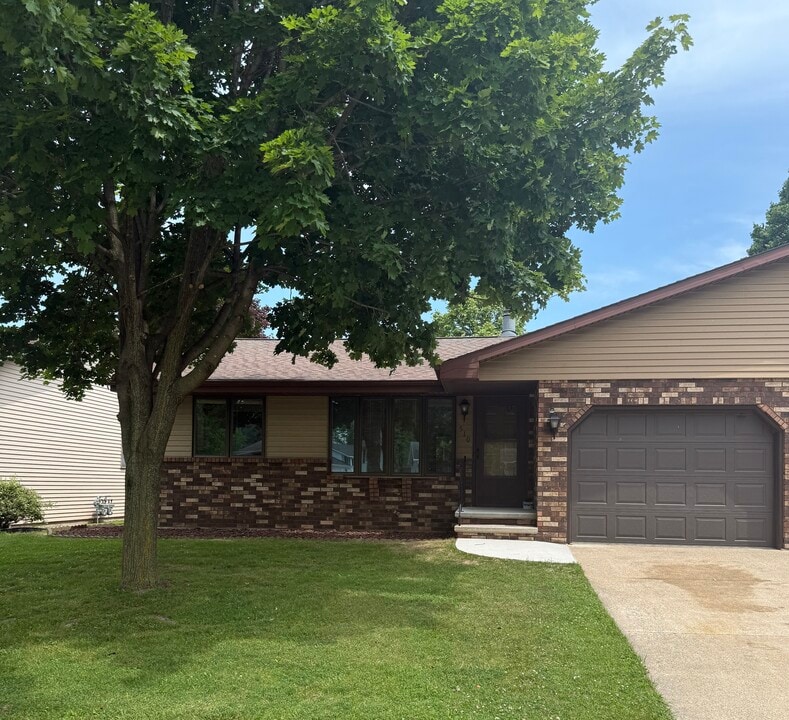 510 S Kensington Dr, Unit 510SKensingtonDr in Appleton, WI - Building Photo