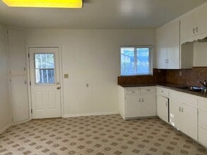 49513 Brett Ave in Tehachapi, CA - Building Photo - Building Photo