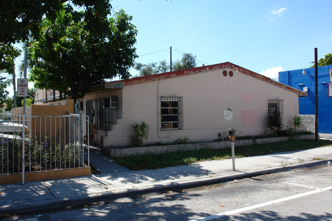 2344 W Flagler St in Miami, FL - Foto de edificio - Building Photo