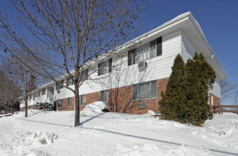 Courtyard Apartments in Kenosha, WI - Building Photo - Building Photo