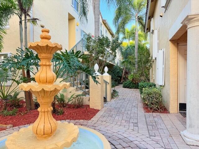 1010 Lake Shore Dr in Lake Park, FL - Building Photo - Building Photo