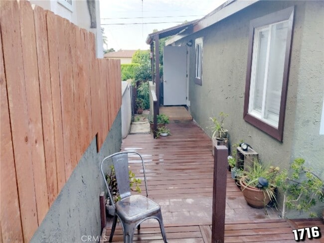 1716 Marshallfield Ln in Redondo Beach, CA - Foto de edificio - Building Photo