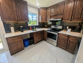 4595 Rue L'Écuyer in Laval, QC - Building Photo - Building Photo