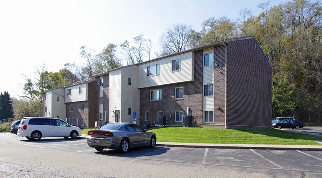 Leechburg Garden Apartments in Pittsburgh, PA - Foto de edificio - Building Photo