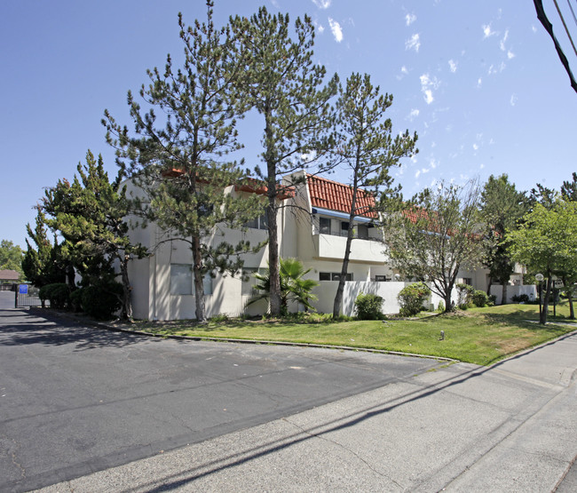 Morse Plaza in Sacramento, CA - Building Photo - Building Photo