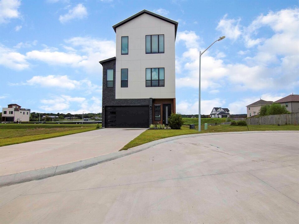 13166 Clear View Dr in Willis, TX - Building Photo