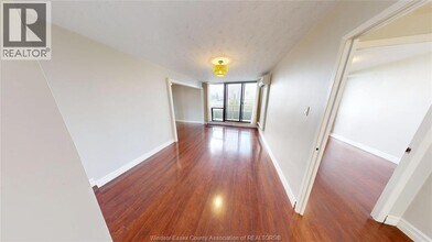 111 Riverside Dr E in Windsor, ON - Building Photo - Building Photo