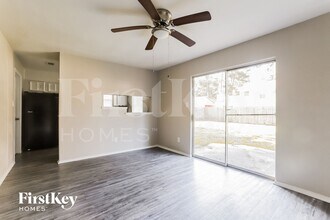 3303 Sycamore Springs Dr in Houston, TX - Building Photo - Building Photo