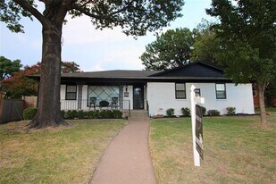 3132 Dorrington Dr in Dallas, TX - Building Photo