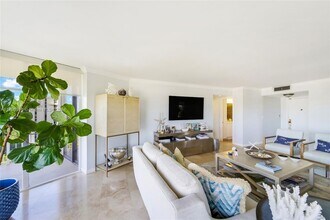 2000 Towerside Terrace in Miami, FL - Building Photo - Building Photo