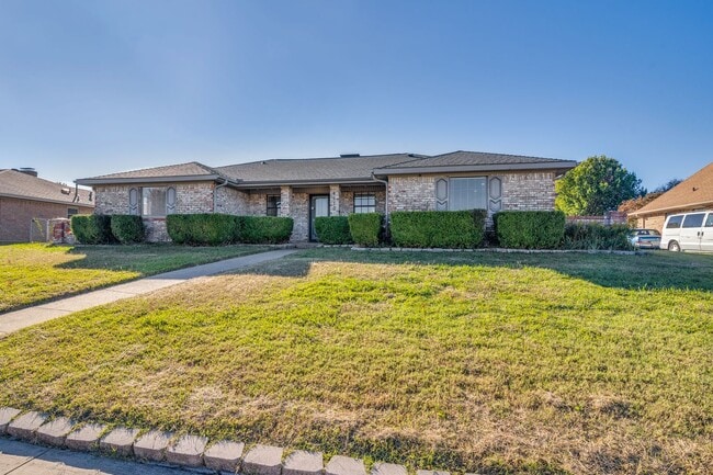 4610 Candlestick Dr in Garland, TX - Foto de edificio - Building Photo