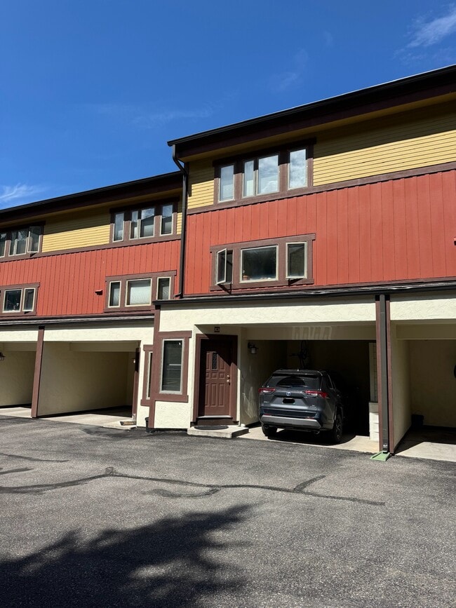 property at 2500 Kinnickinnick Rd