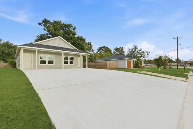 property at 2521 Maple St