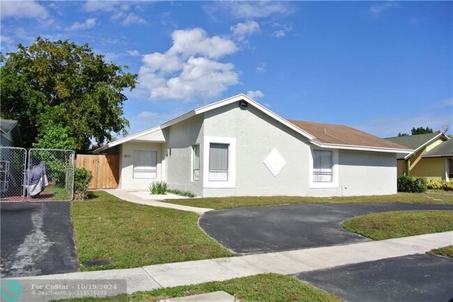 8221 SW 4th Ct in North Lauderdale, FL - Building Photo - Building Photo