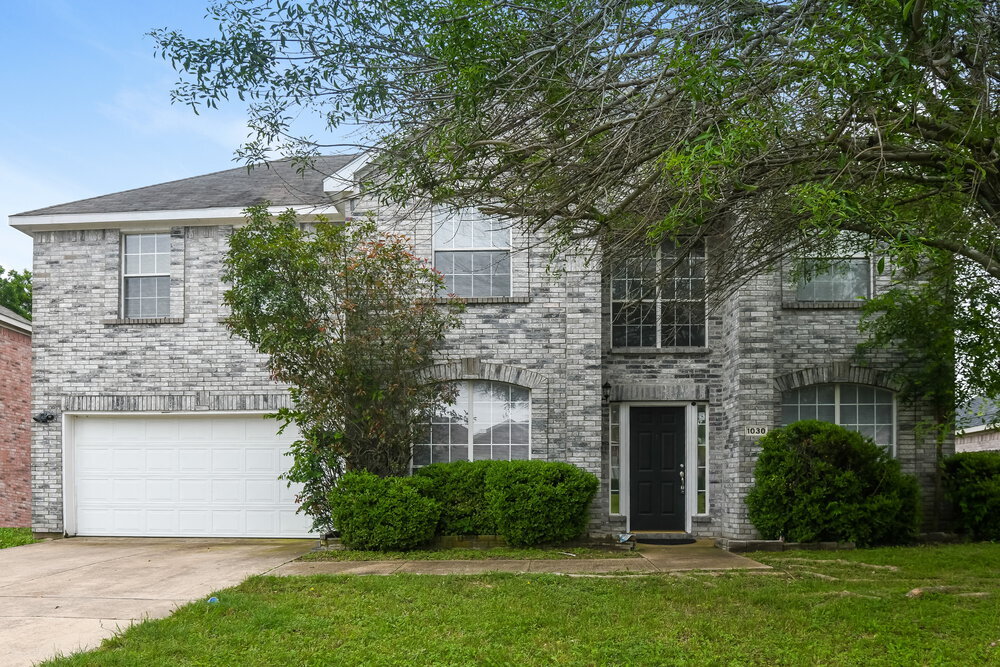 1030 Streamside Dr in Cedar Hill, TX - Building Photo