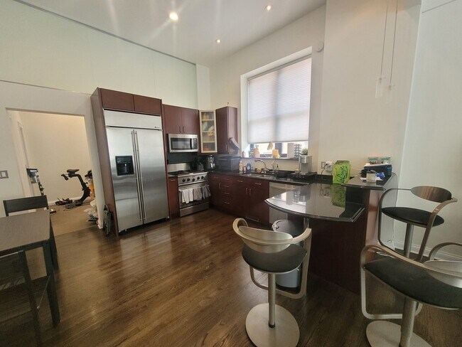 64 W Superior St in Chicago, IL - Building Photo - Building Photo