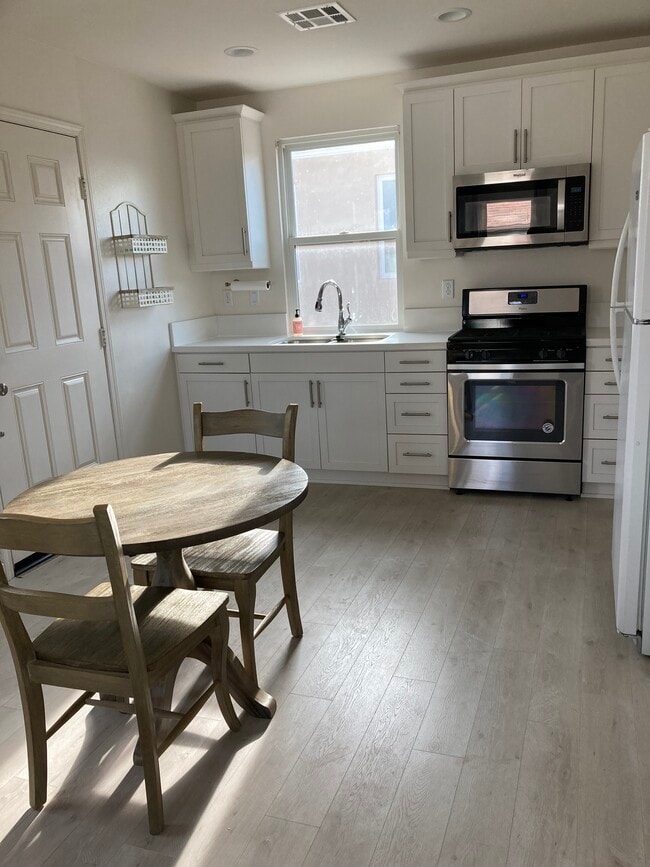 38 S Saticoy Ave, Unit Apartment