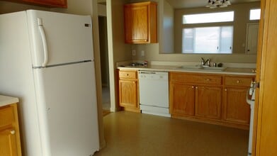 615 Jennys Ln in Fernley, NV - Building Photo - Building Photo