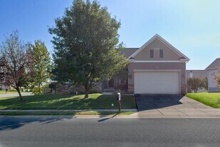 15 Flag Ct in Charles Town, WV - Building Photo