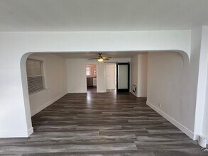 1653 Bayview Dr, Unit 1653 in Hermosa Beach, CA - Foto de edificio - Building Photo